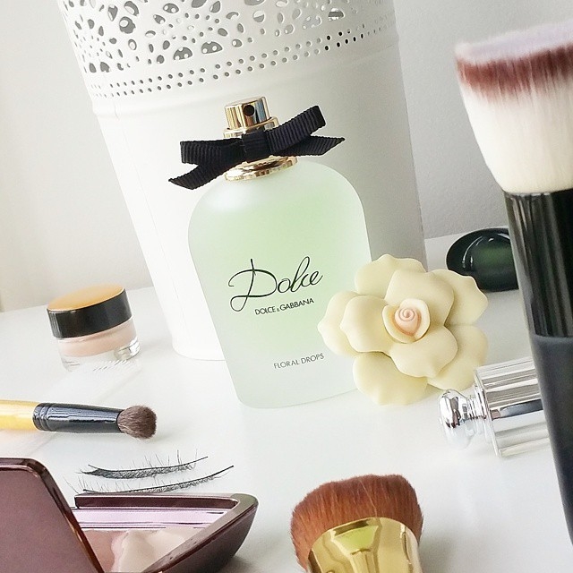 Nước hoa hương hoa cỏ